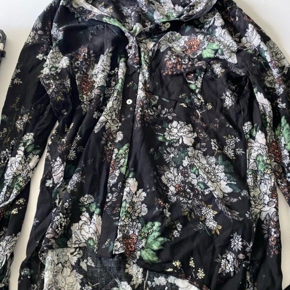 Knit sisters black floral button down shirt - Picture 4 of 4